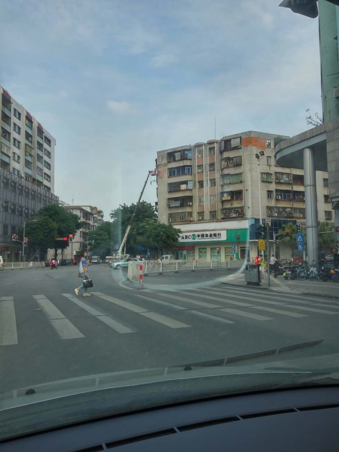 20200430农业楼处理外墙石米.jpg